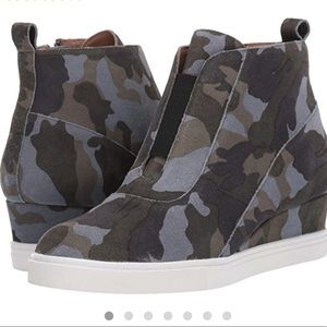 Linea Paolo Anna wedge cameo sneaker size 7